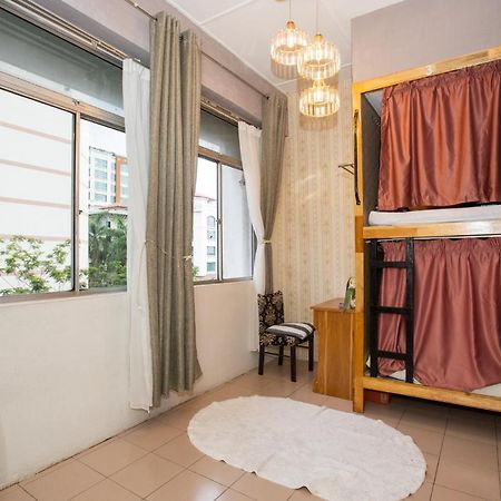 Хостел Escape Backpackers Kk Кота-Кинабалу Экстерьер фото