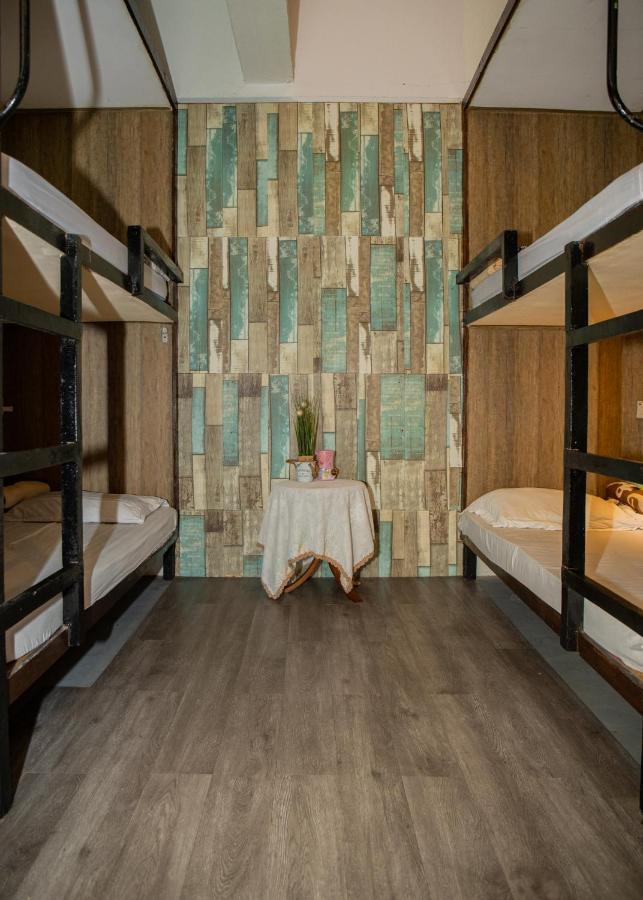 Хостел Escape Backpackers Kk Кота-Кинабалу Экстерьер фото