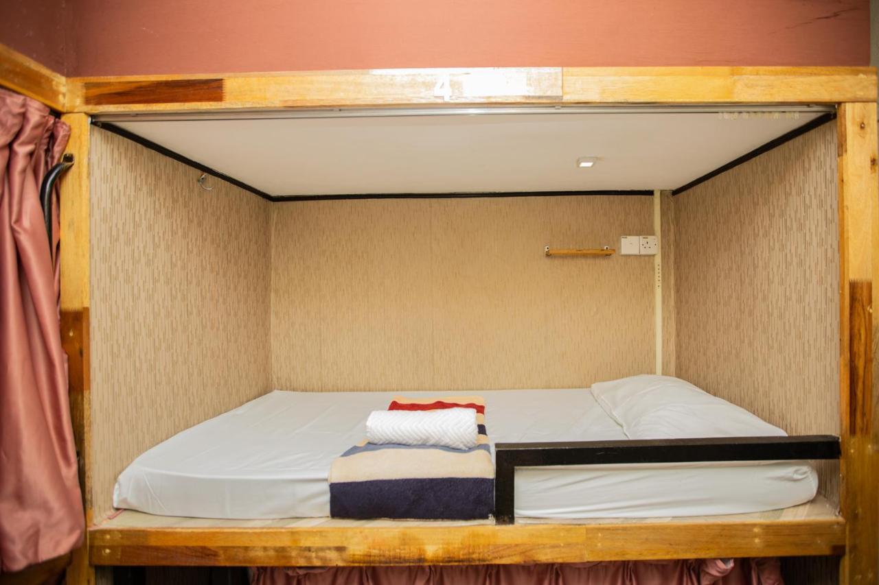 Хостел Escape Backpackers Kk Кота-Кинабалу Экстерьер фото